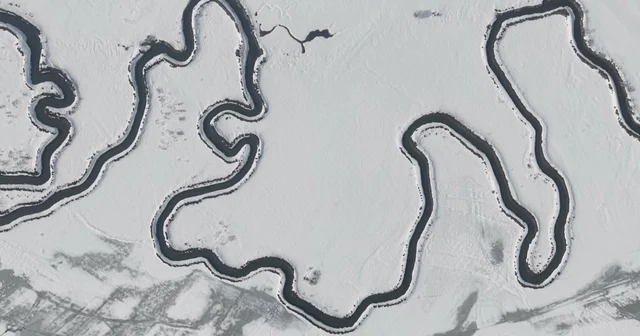 Beyaz örtüyle kaplanan Menderesler, dronla görüntülendi Hakkari Haberleri