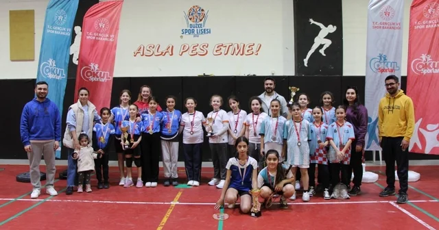 Badmintonda şampiyonlara ödülleri verildi Düzce Haberleri