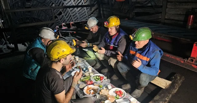 Zonguldak ta madenciler, yerin metrelerce altında ilk sahurunu yaptı Zonguldak Haberleri