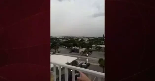 Gözlerinin önünde oldu: Yıldırımın düşmesi saniye saniye kamerada