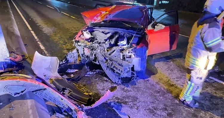 İstanbul da D 100 Karayolu nda kaza: 2 yaralı