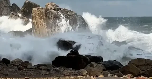 Bartın’da fırtına: Dalgalar 4 metreyi aştı VİDEO İZLE