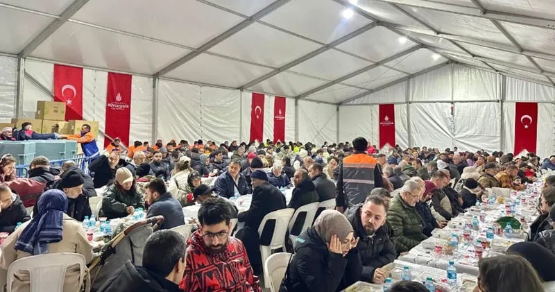 İstanbul da Ramazan bereketi: İBB iftar çadırlarına yoğun ilgi