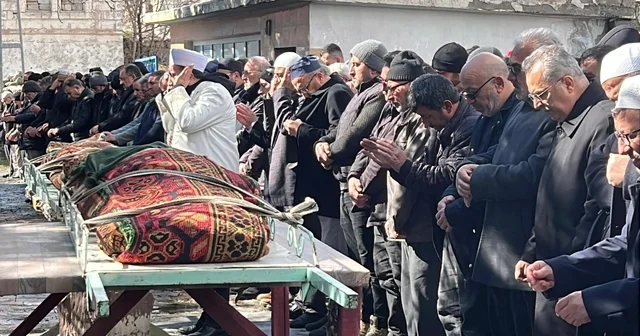 Nevşehir de karbonmonoksit gazından zehirlenen ailenin cenazeleri toprağa verildi Nevşehir Haberleri