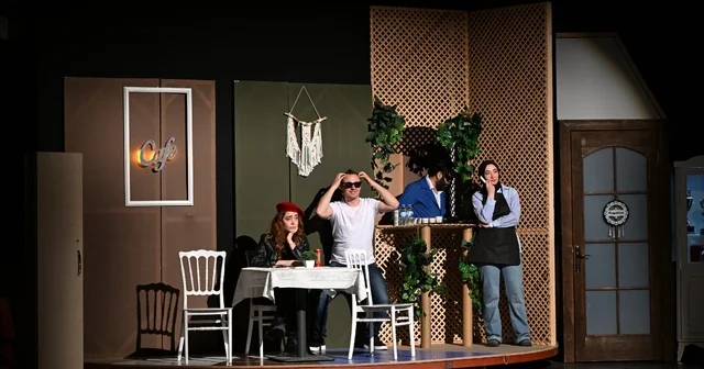 Yarınlara geç kalmadan ayakta alkışlandı Erzurum Haberleri