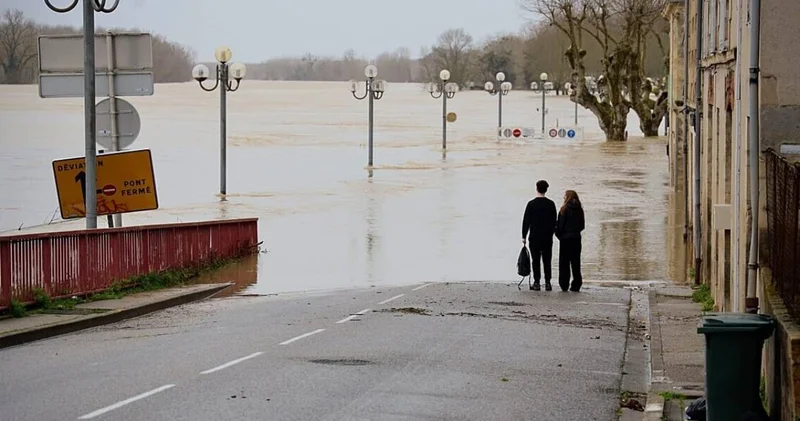Bir fırtınanın enkazı kaldırılmadan diğeri vurdu! Fransa karanlığa gömüldü