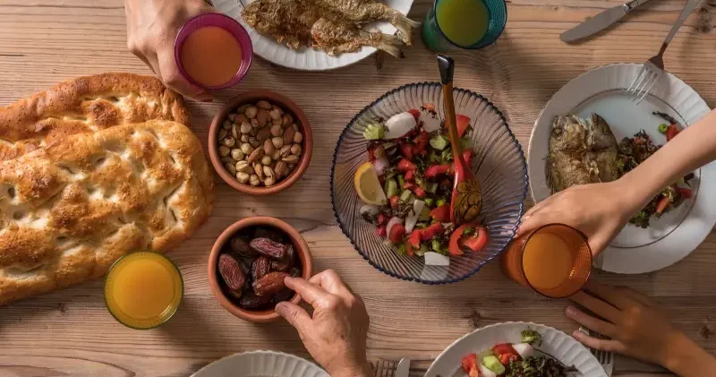 İftar Sofrası Duası: İftarda Okunacak Dua, Oruç Açma Duası Okunuşu Anlamı Dini Bilgiler