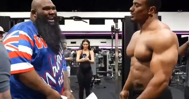 Tokat atma yarışmasına girdiler! Biri bayıldı