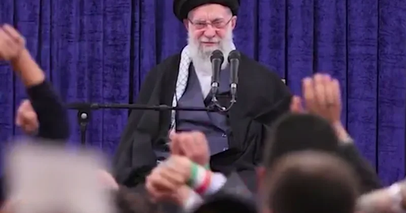 Tebriz de Hamaney in konuşma verdiği salon, Türkçe sloganlarla titredi: Azerbaycan şereftir, Pehlevi şerefsizdir Sözcü Gazetesi