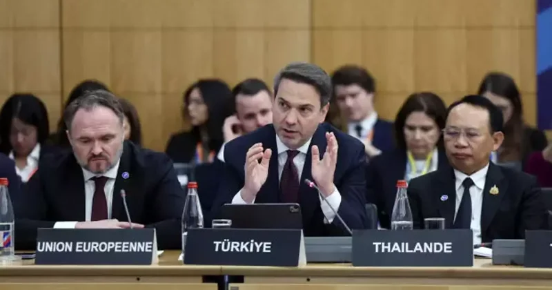 Fransa’da kritik mesaj! Bakan Bayraktar: “Enerjide en güçlü aktörlerden biri olacağız