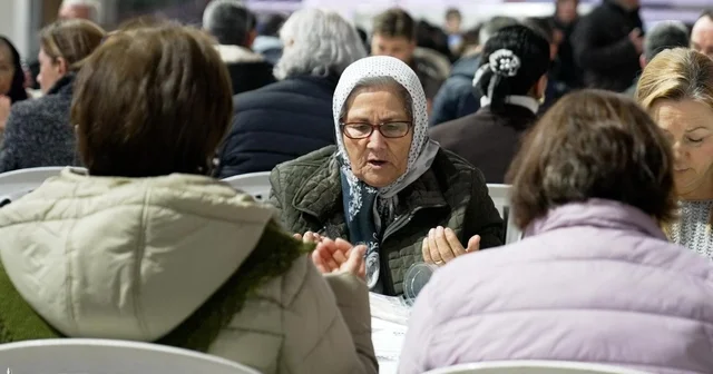 İzmir Büyükşehir Belediyesi ilk iftar sofrasını Gaziemir de kurdu İzmir Haberleri