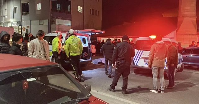 Teravih namazına giderken otomobilin çarptığı kadın hayatını kaybetti, gelini yaralandı Sivas Haberleri