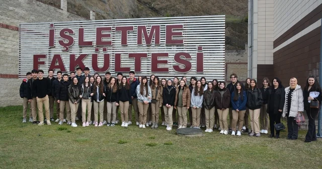 Liseli gençler Düzce Üniversitesi nde Düzce Haberleri