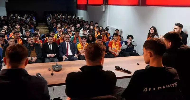 Zecorner Kayserisporlu futbolcular liselilerle söyleşide buluştu