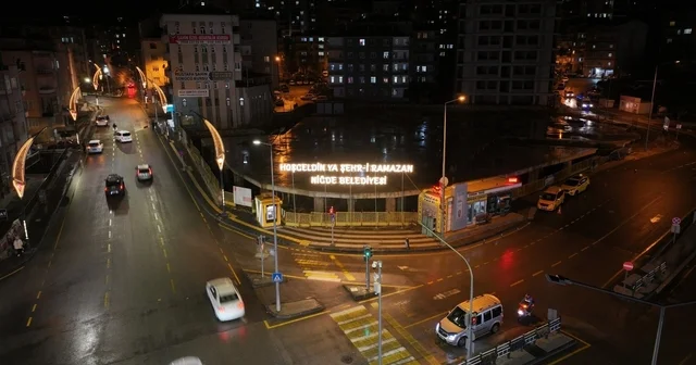 Niğde de Ramazan ayında Ömer Halisdemir Meydanı nda görsel şölen Niğde Haberleri