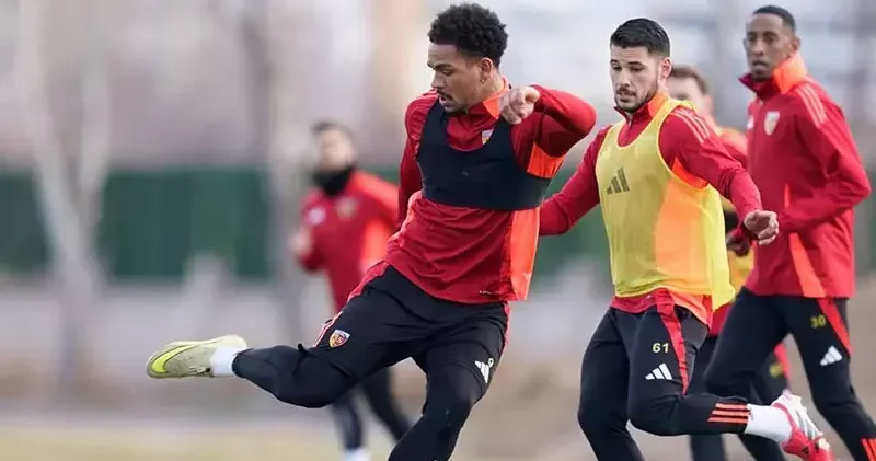 Zecorner Kayserispor da Antalyaspor mesaisi sürüyor