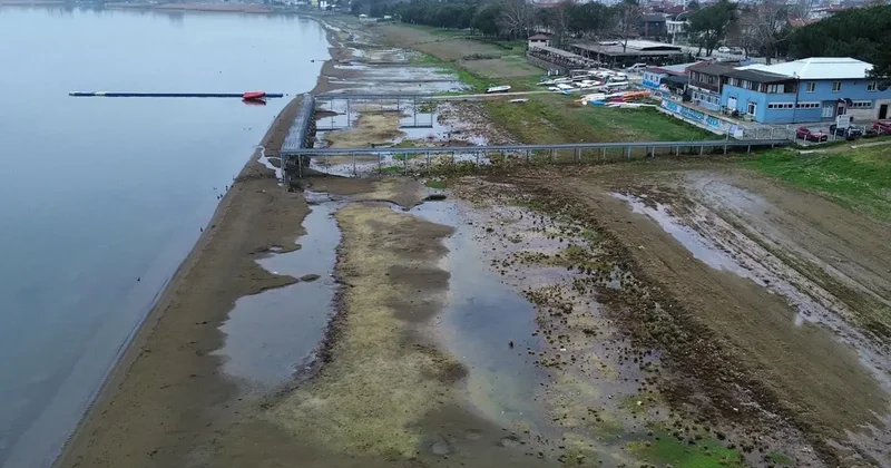 Fabrikaların tonlarca su çektiği İznik Gölü 200 metre çekildi