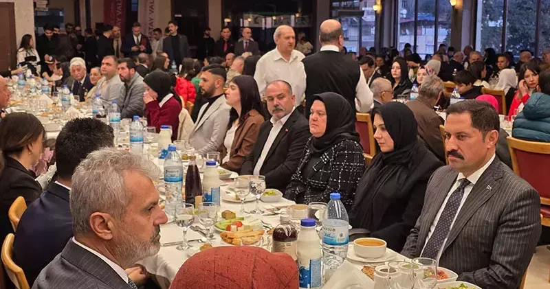 Hatay’da ilk iftar ‘Büyük Aile Sofrası’nda yapıldı