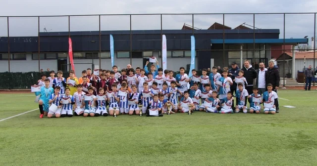 Futbolda şampiyon Bilgi ortaokulu oldu Düzce Haberleri