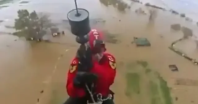 Aydın’da bir hafta damda bekledi: Sel mağduru vatandaş nefes kesen operasyonla kurtarıldı VİDEO İZLE