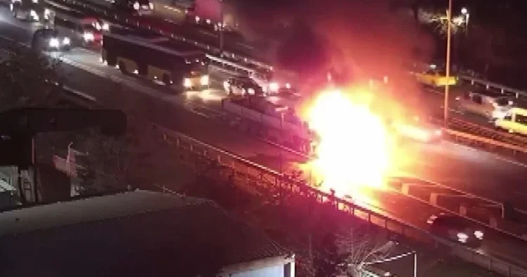 İstanbul da korku dolu anlar! Kendimi dışarı atmasam yanabilirdim