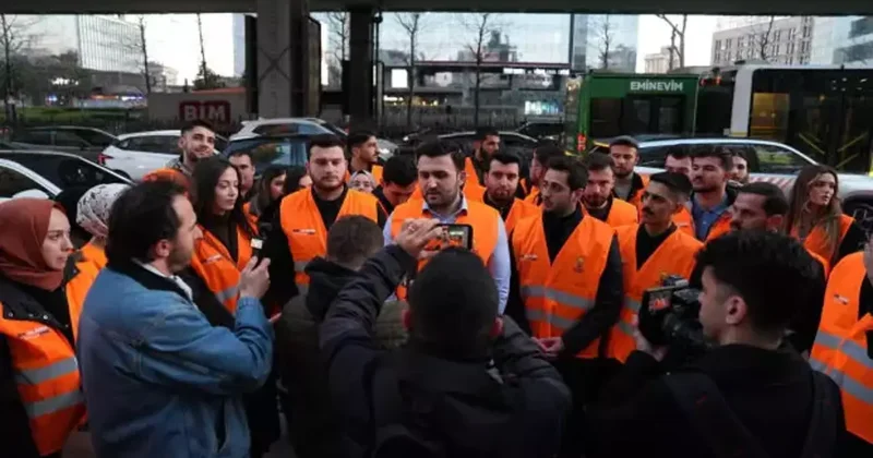 AK Parti Gençlik Kolları İstanbul trafiğinde kalan vatandaşın imdadına yetişti