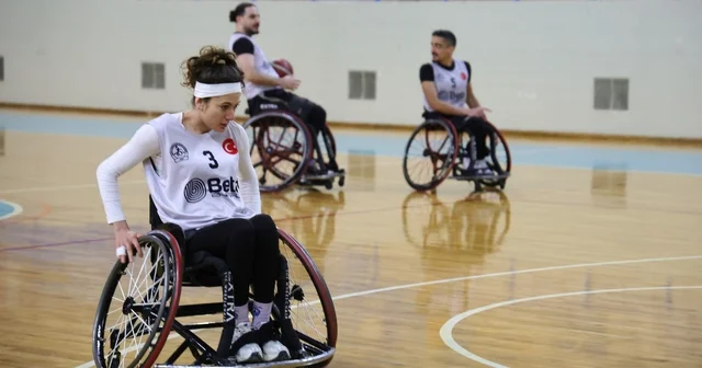 Motosiklet kazasında engelli kalan genç kız, hayata basketbolla tutundu Beden eğitimi öğretmeni olamadı, basketbolcu oldu Adana Haberleri