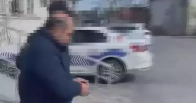 Sultangazi de cami avlusunda dayısına kaldırım taşıyla saldıran şüpheli yakalandı