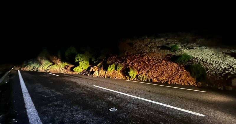 İstanbul İzmir Otoyolu toprak kayması nedeniyle ulaşıma kapatıldı