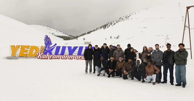 GİBTÜ Uluslararası Öğrencileri Yedikuyular da karın keyfini çıkardı Gaziantep Haberleri