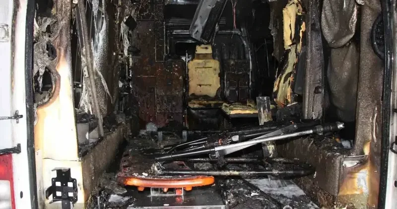 Ambulans yandı: Şoför alevlerin arasından hayat kurtardı Amasya Haberleri