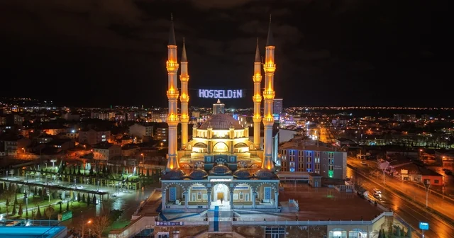 Çorum da vatandaşlar ilk teravih için Akşemseddin Camii ne akın etti Çorum Haberleri