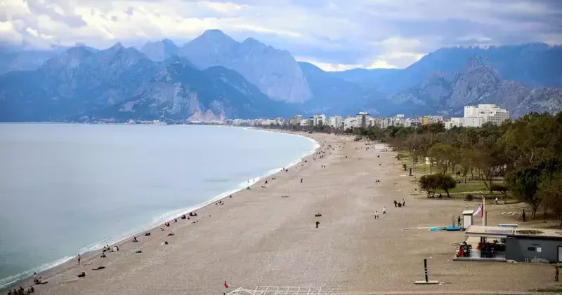 Antalya da bayram öncesi sahil keyfi