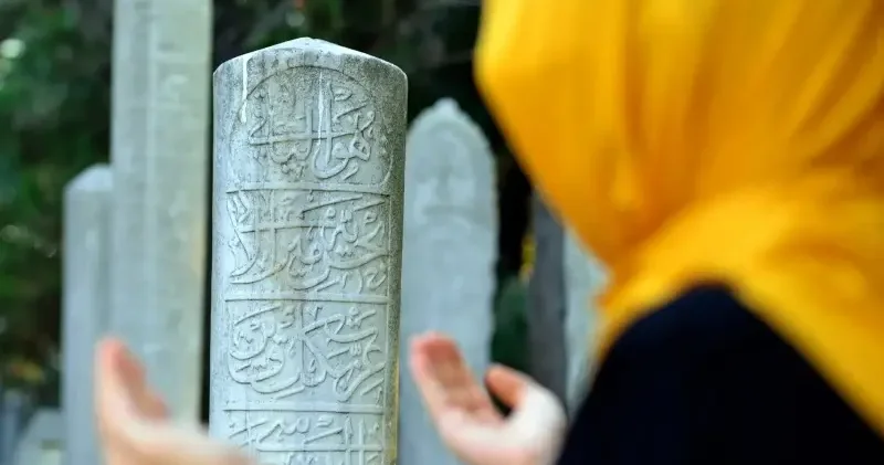 Mezarlığa girerken hangi dua okunur? İşte Bayram ziyaretinde mezarlıkta okunacak sureler ve dualar Son Dakika Haberleri