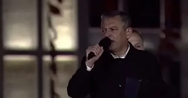 Özgür Özel yine Cumhurbaşkanı Erdoğan a hakaretler savurdu: Tarihe cuntacı olarak geçeceksin VİDEO İZLE