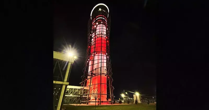 Sabiha Gökçen Havalimanı kulesi kırmızı beyaza büründü