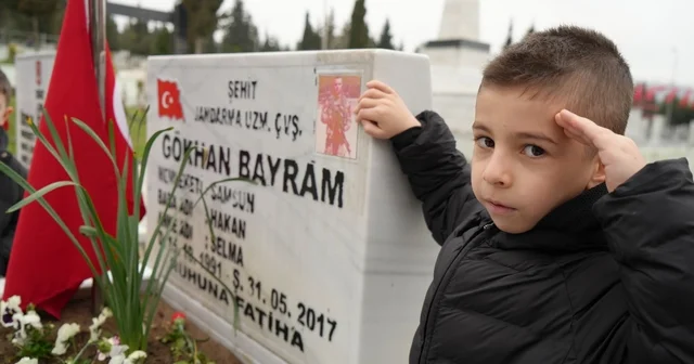 Samsun da mezarlıklar ziyaretçilerle doldu taştı: Şehitliklerde hüzün Samsun Haberleri