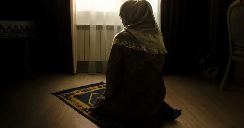 Arife gününde İhlas suresi okumanın anlamı ve fazileti: Arefe günü 1000 İhlas okumanın önemi nedir, (Hz. Muhammed hadisleri), nasıl niyet edilir?