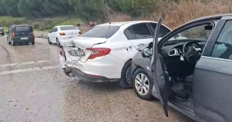 Otobanda zincirleme kaza: 4 araç birbirine girdi