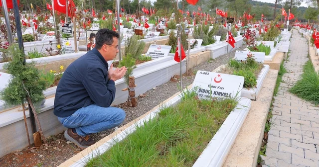 Kahramanmaraş deprem mezarlığında hüzünlü bayram Kahramanmaraş Haberleri