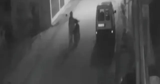 Hatay da pes dedirten hırsızlık: Çalıştıramadıkları motosikleti sürükleyerek çaldılar VİDEO İZLE