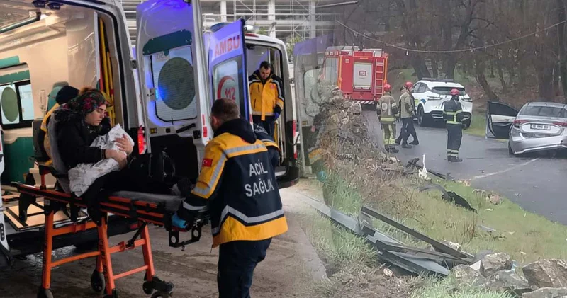 Kontrolden çıkan araç bariyerleri aşarak alt yola düştü! 1’i bebek 4 yaralı