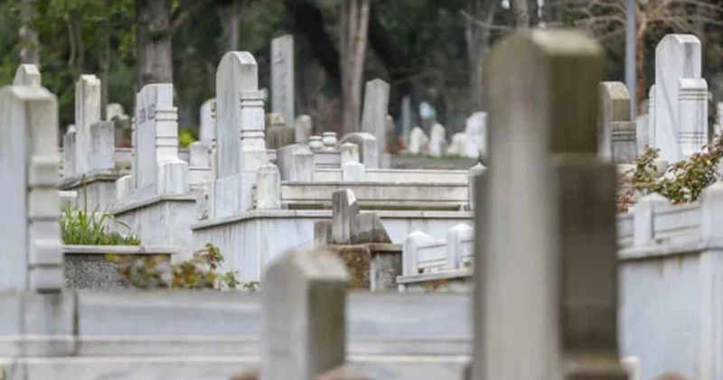 Bayram öncesi mezarlıklarda görüntülü ziyaret yoğunluğu