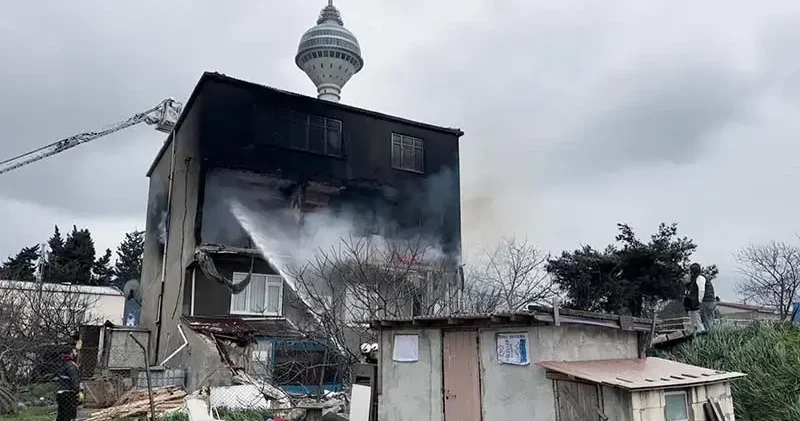 Büyükçekmece de 3 katlı binada yangın: 3 ü çocuk 6 kişi dumandan etkilendi
