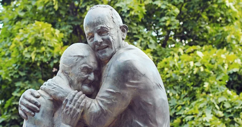 60 yıl sonra gelen mucize: Savaşın ayırdığı aşıkları televizyon buluşturdu Sözcü Gazetesi