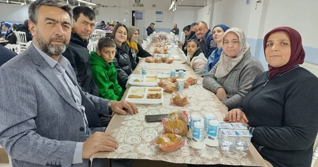 Simav Güney Beldesinde 750 kişilik gönül sofrası kuruldu Kütahya Haberleri