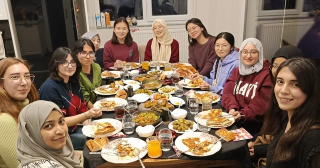 Kayseri de yaklaşık 1700 uluslararası öğrenci aynı iftar sofrasında buluştu Kayseri Haberleri
