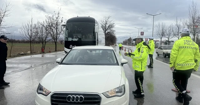 Karaman Valisi Çiçek trafik denetimine katıldı Karaman Haberleri