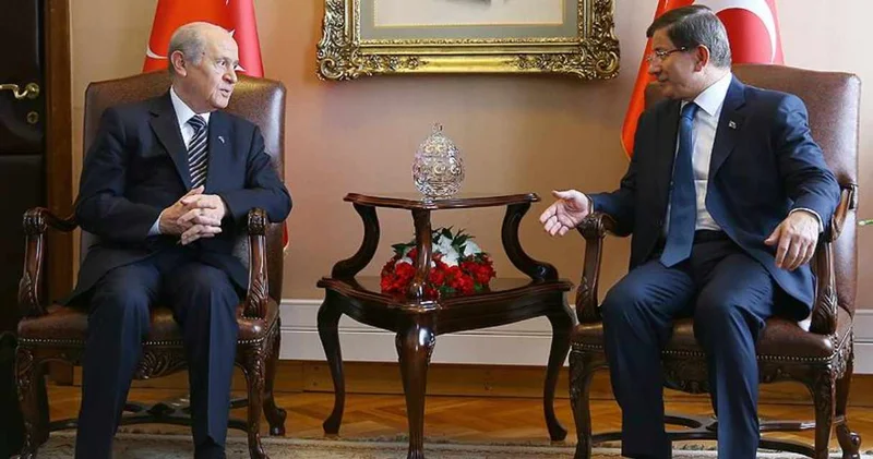 Bahçeli den Davutoğlu na telefon: İmza kampanyasına destek sözü verdi