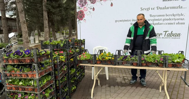 İnegöl de bayram öncesi mezarlıklar çiçek bahçesine büründü Bursa Haberleri